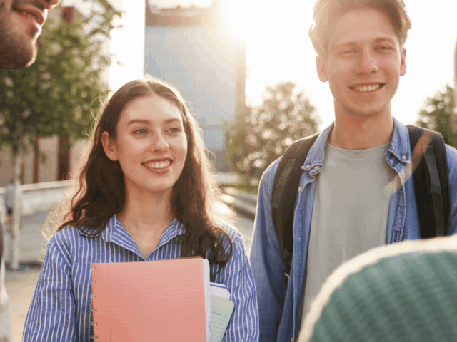 Tích hợp khung năng lực Teacher Level 6 vào chương trình Cử nhân TESOL® của SIMI Swiss (Mức lương £42,781)