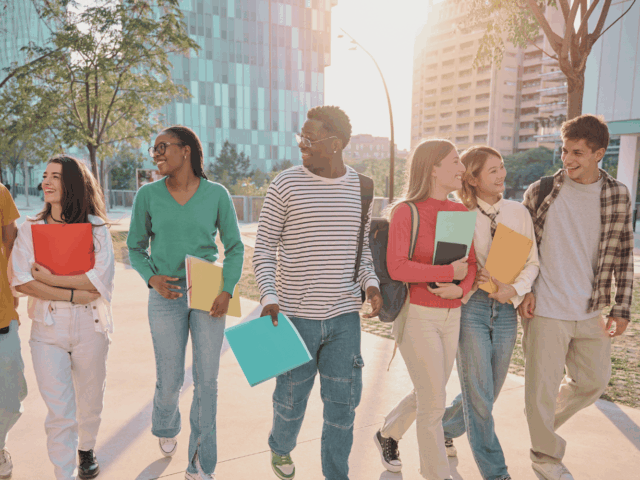 Mô hình Live Class Direct™ của TESOL® UK – Học nguyên bản, chuẩn quốc gia, không rủi ro